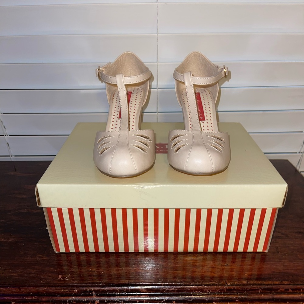 B.A.I.T. Vintage Style Nude Strappy Heels